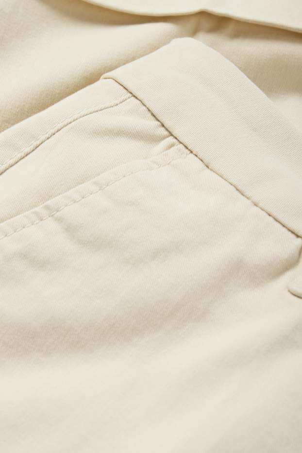 Kobiety - Szorty bermudy - średni stan - jasny beż