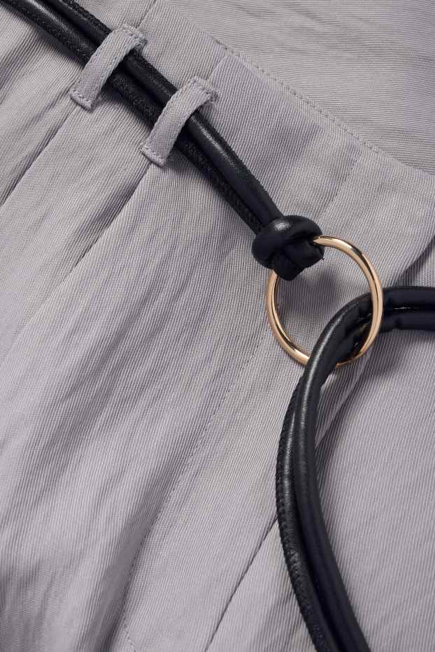 Femei - Pantaloni de stofă cu curea - talie înaltă - wide leg - gri