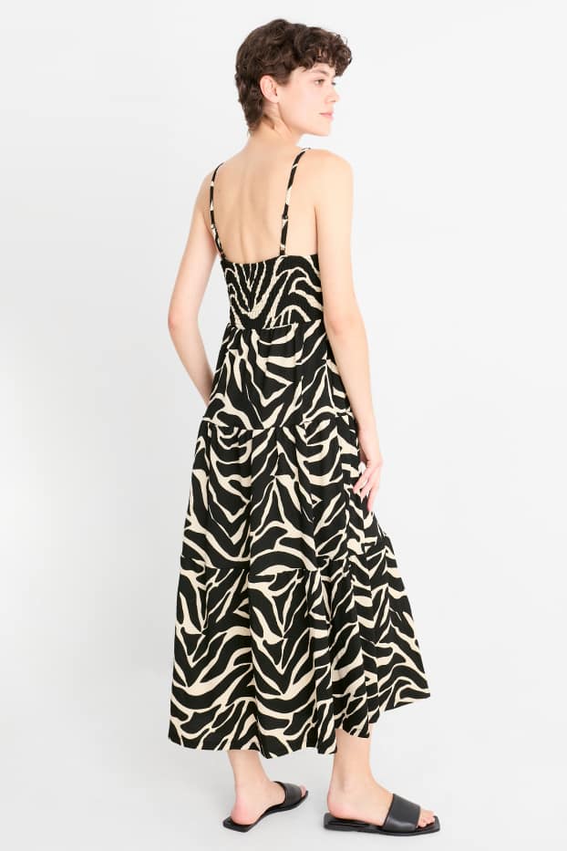 Women - Fit & flare dress - patterned - textured - smocked - black / beige
