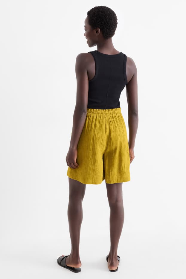 Dames - Korte broek van mousseline - high waist - mosterdgeel