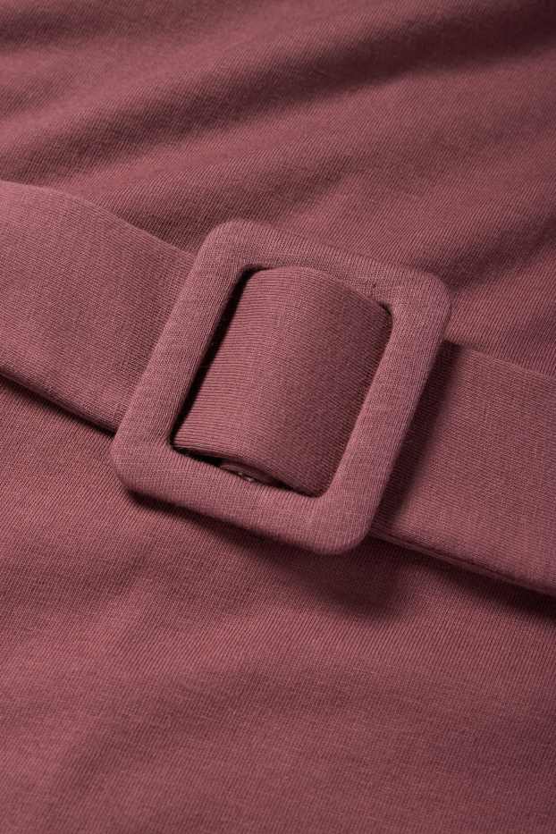 Femei - Rochie-tricou cu curea - bordo