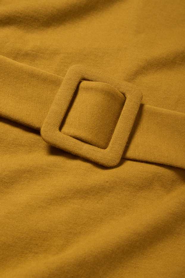 Femei - Rochie-tricou cu curea - galben muștar