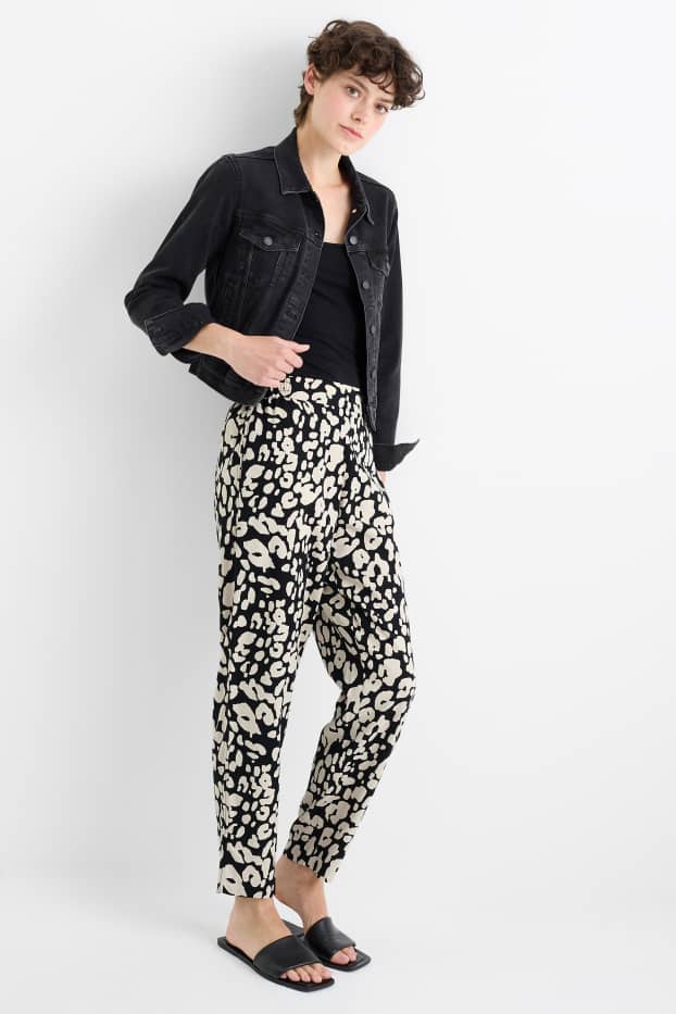 Dámské - Plátěné kalhoty - high waist - tapered fit - s leopardím vzorem - černá/béžová