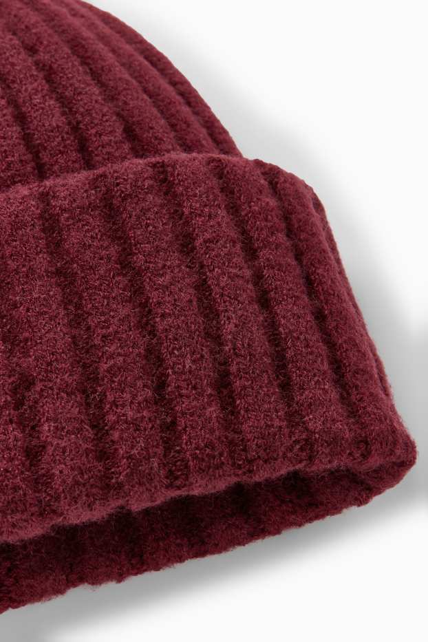 Femei - Căciulă tricotată - reiată - bordo