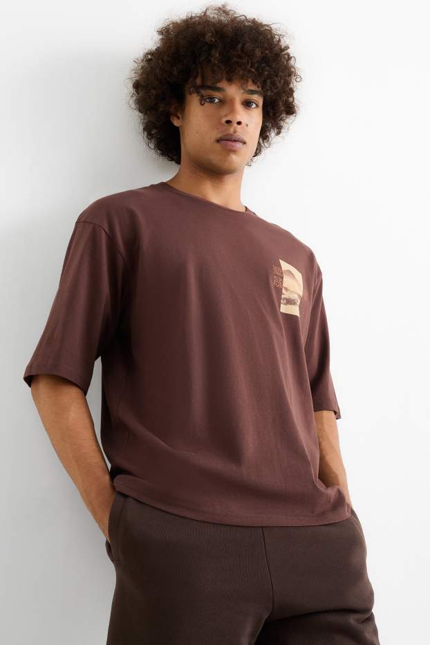 Uomo - T-shirt - oversize - marrone scuro
