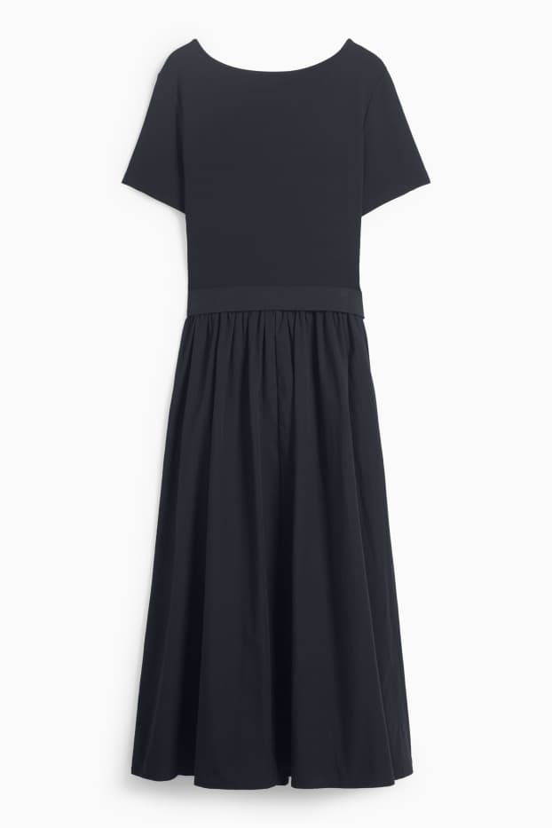 Dámské - Šaty fit & flare s páskem - černá