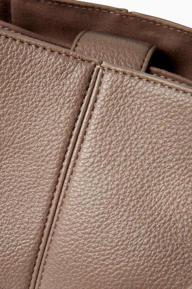 Women - Small shopper with detachable bag strap - faux leather - taupe