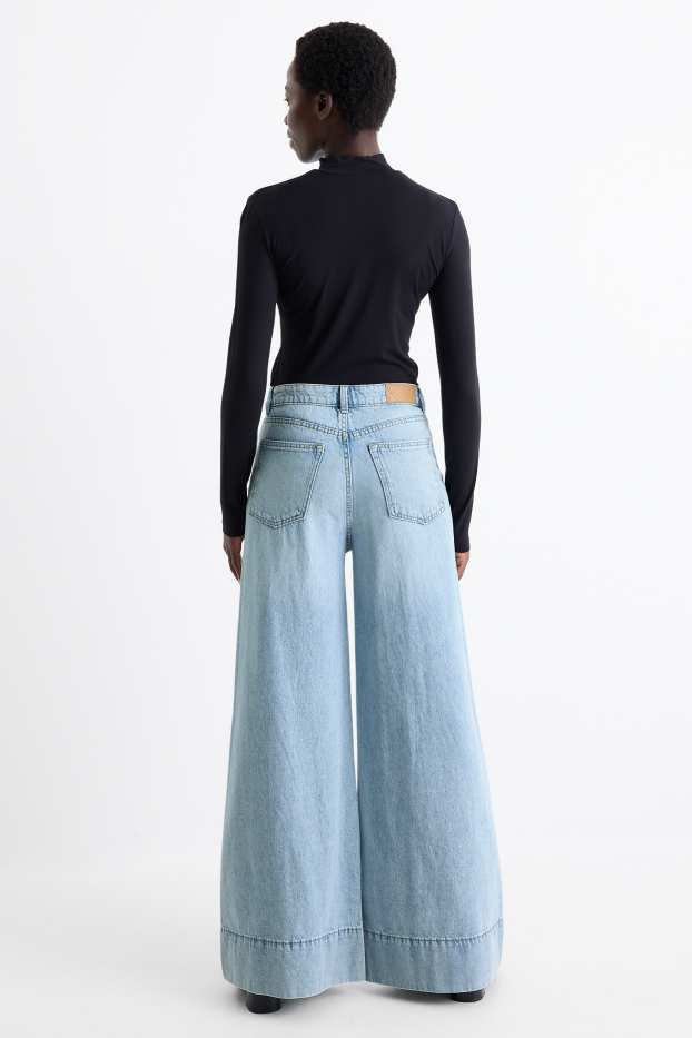 Women - Wide leg jeans - high waist - denim-light blue