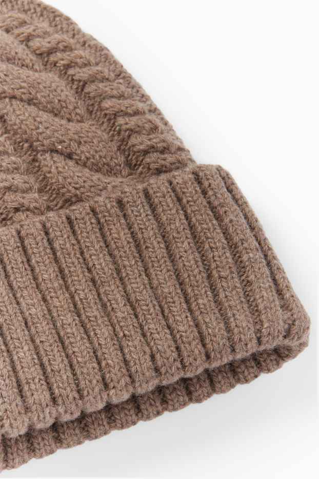 Men - Knitted hat - cable knit pattern - beige