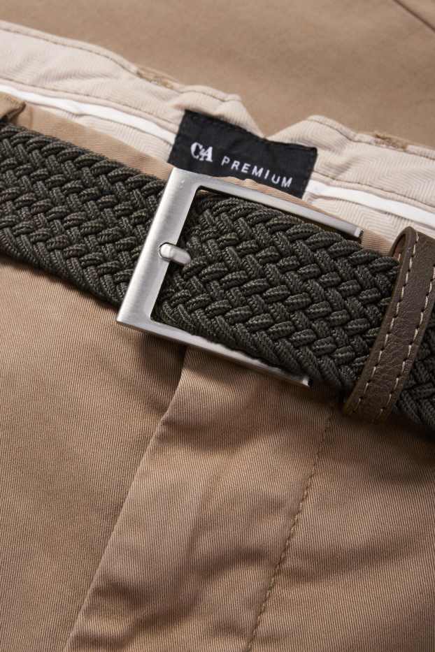 Bărbați - Chino cu curea - regular fit - bej