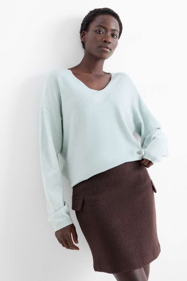 Women - V-neck jumper - light turquoise