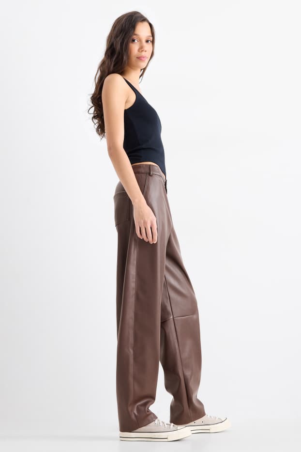 Femmes - Pantalon - mid waist - barrel leg - matière synthétique - marron foncé