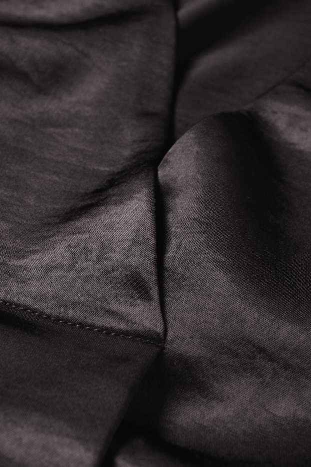 Damen - Satin-Bluse mit V-Ausschnitt - schwarz