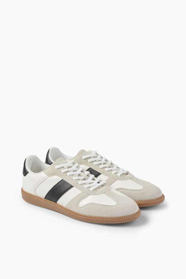 Femmes - Baskets - matière synthétique - blanc crème