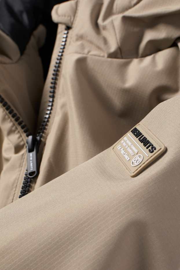 Kinderen: jongens - Jas met capuchon - gevoerd - met structuur - beige