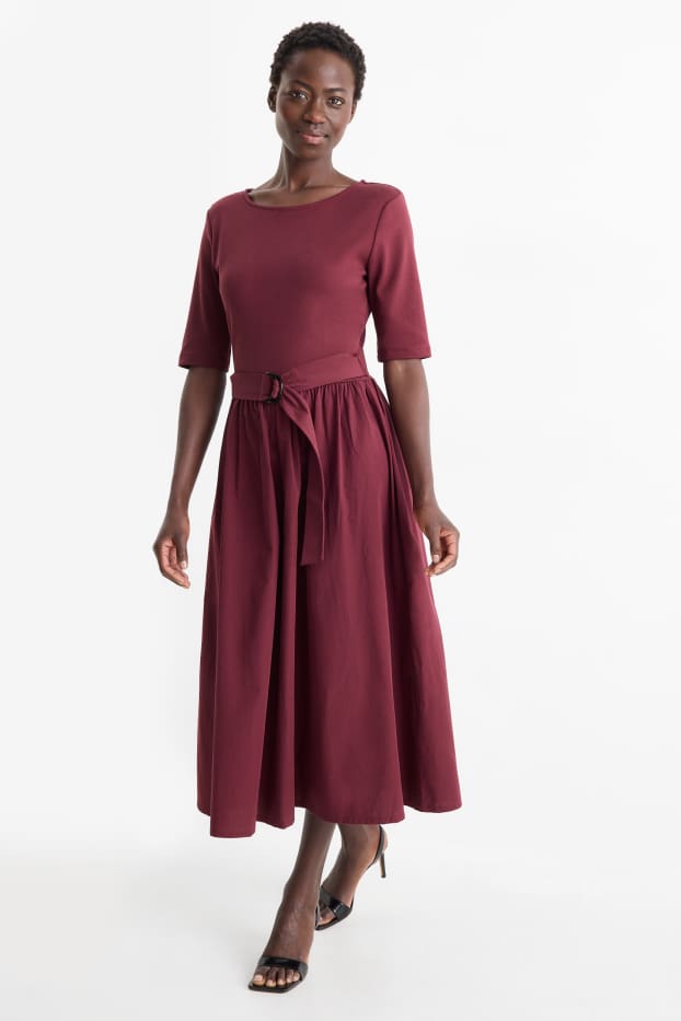 Women - Fit & flare dress with belt - bordeaux