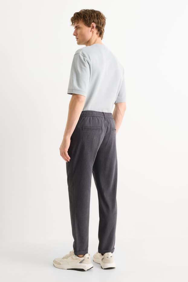 Hommes - Chino - tapered fit - finition texturée - gris foncé