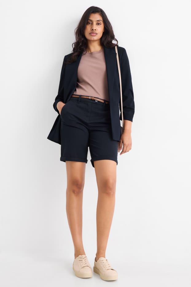 Women - Bermuda shorts with belt - mid-rise waist - dark blue