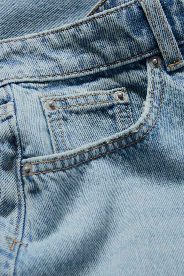 Women - Denim Bermuda shorts - mid-rise waist - light blue