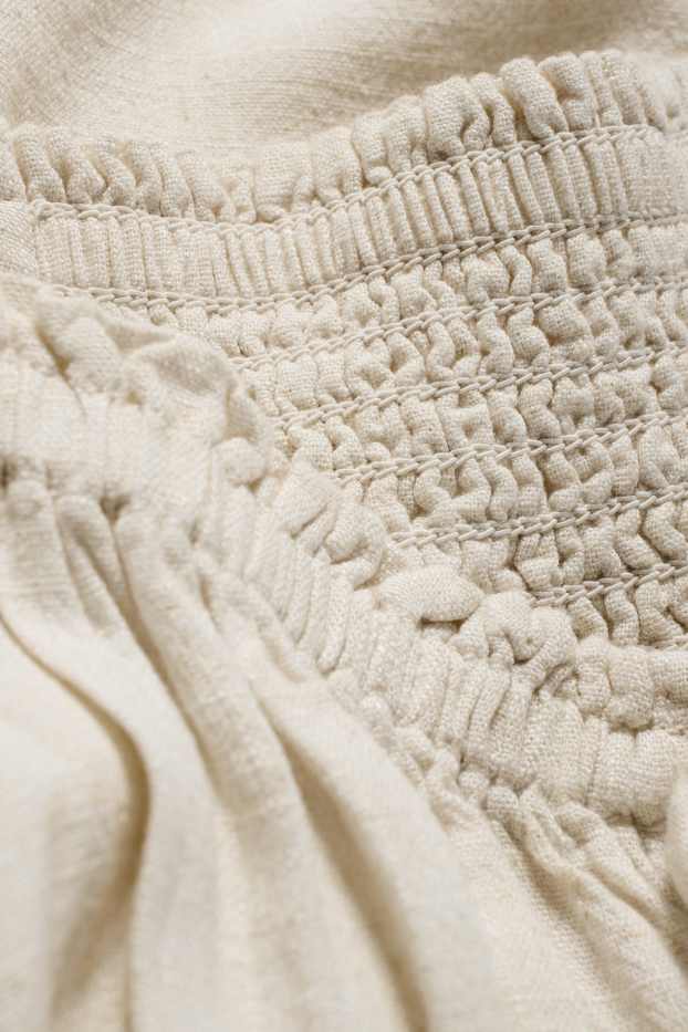 Damen - Kleid mit Schlitz und Leinen-Anteil - gesmokt - hellbeige