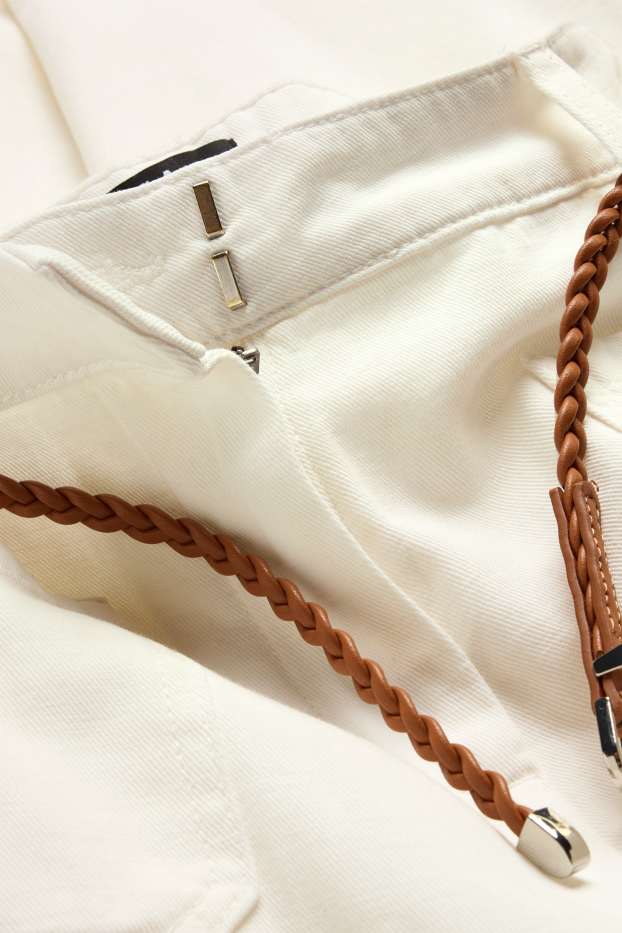 Damen - Crop Stoffhose mit Gürtel - Mid Waist - Wide Leg - weiß