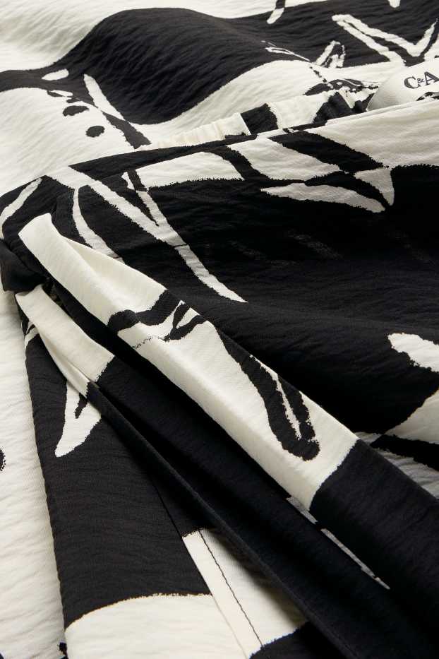 Women - Sarong - patterned - textured - white / black