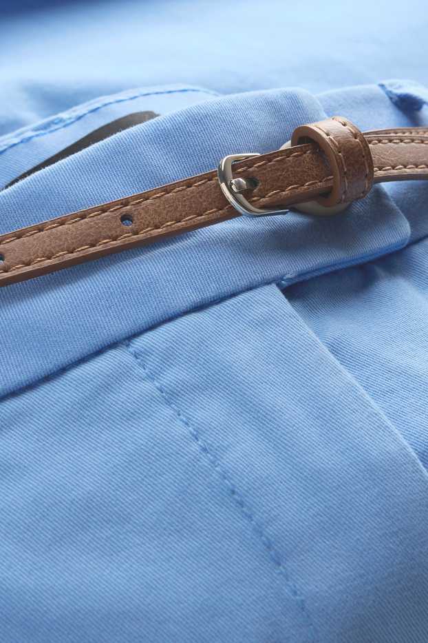 Dames - Bemuda met riem - mid waist - lichtblauw