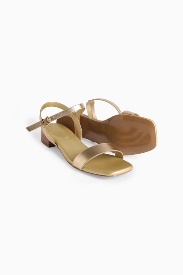 Femmes - Sandales - synthétique - finition brillante - or