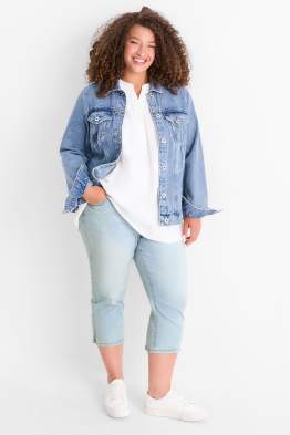 Capri Jeans mit Gürtel - Mid Waist