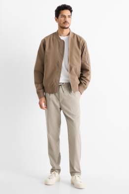 Chinosy - tapered fit - w cienkie paski