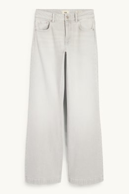 Loose Flared Jeans - Mid Waist