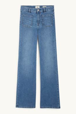 Flared jean - mid waist