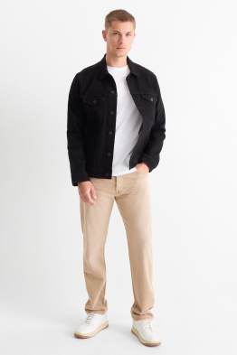 Regular Jeans mit Knopfleiste