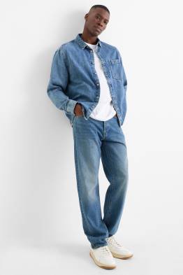 Regular Jeans mit Knopfleiste