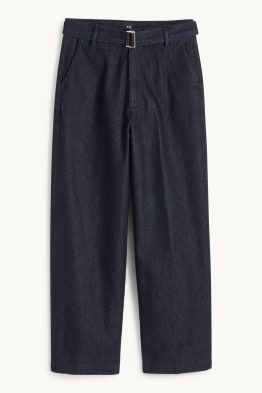 Barrel Jeans mit Gürtel - High Waist