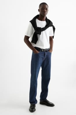 Regular Jeans mit Knopfleiste