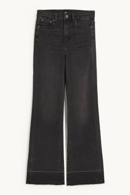 Flared Jeans - Mid Waist