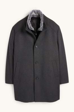 Abric amb rivet de pèl sintètic