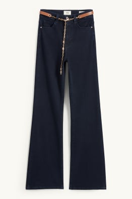 Flared Jeans mit Gürtel - High Waist - LYCRA®
