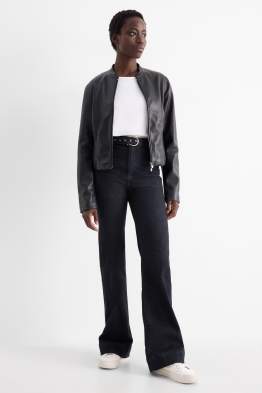 Flared Jeans mit Gürtel - High Waist - LYCRA®