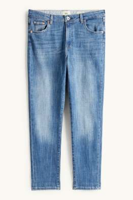 Boyfriend Jeans - Mid Waist