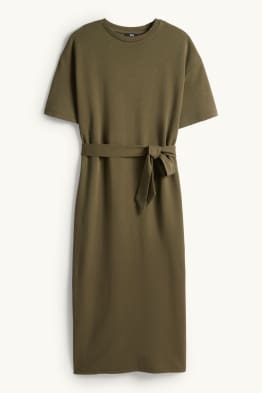 Vestido estilo camiseta con cinturón