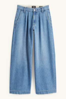 Wide Leg Jeans - High Waist