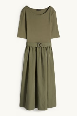 Vestido fit & flare con cinturón