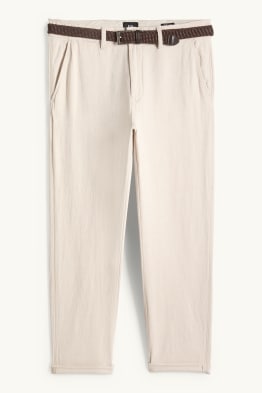 Chino avec teneur en lin et ceinture - regular fit