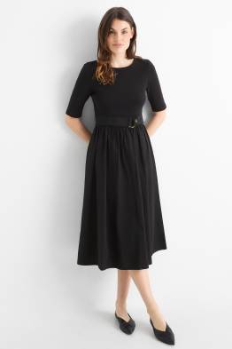 Fit & Flare Kleid mit Gürtel