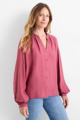 Blusa con escote en pico