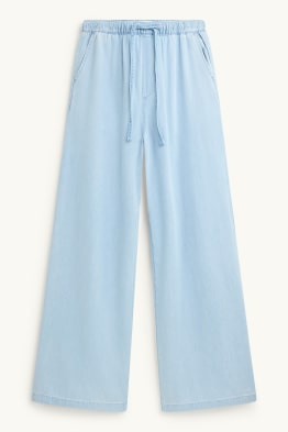 Wide Leg Jeans - High Waist