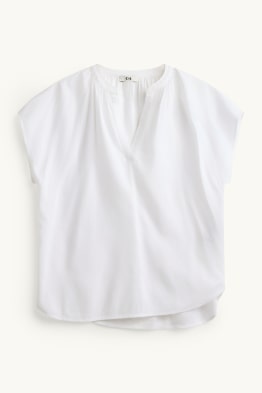 Brusa amb el coll en punta