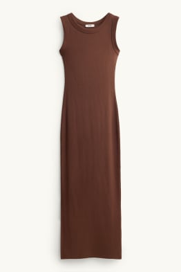 Dopasowana sukienka - cienkie prążki